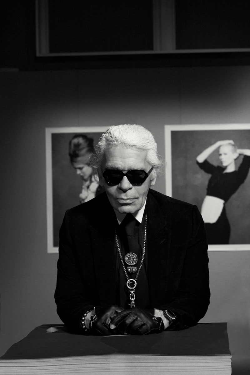 karl lagerfeld vogue jacket signature japan chanel guillemain eric dons exhibition celebrating kaiser nippon photographer appears designer tokyo july milan