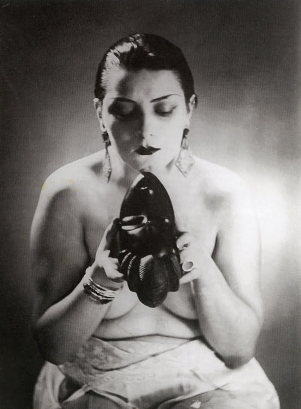 Black & White (Kiki) 03 - Man Ray,1926