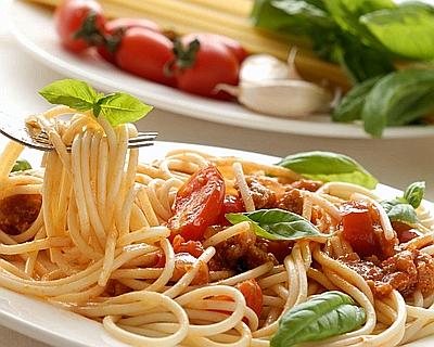 Fork with pasta and basil