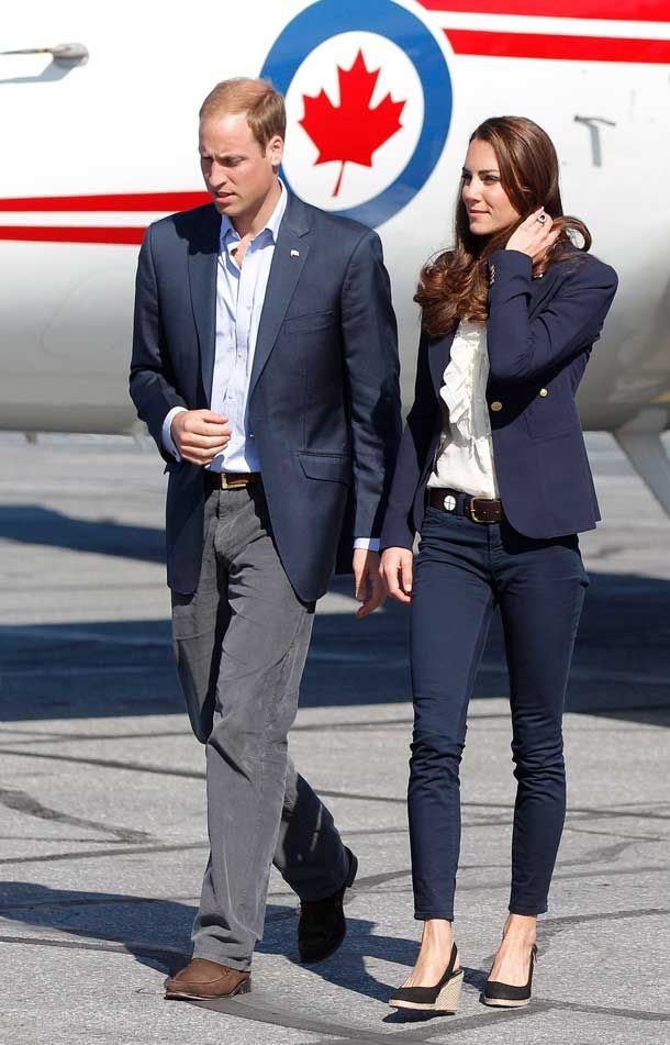 kate-middleton-flight-outfit-image-1-464012517