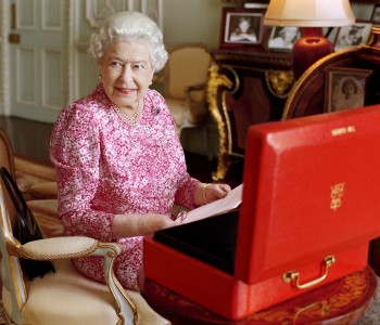 Queen Elizabeth: Fashion and Style Icon